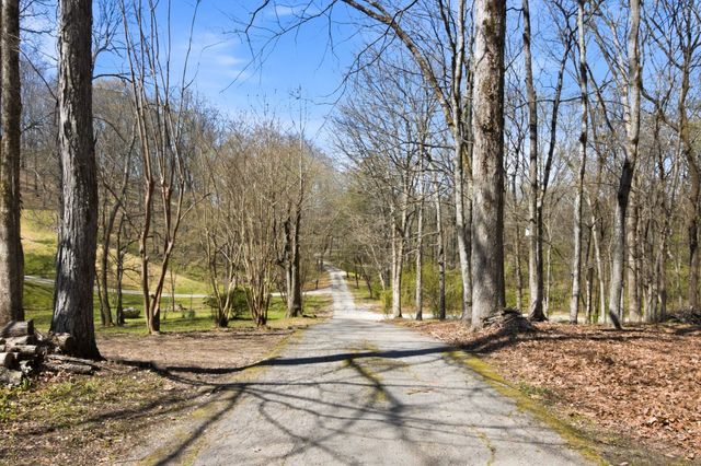 867 Mount Olivet Rd, Columbia, TN 38401