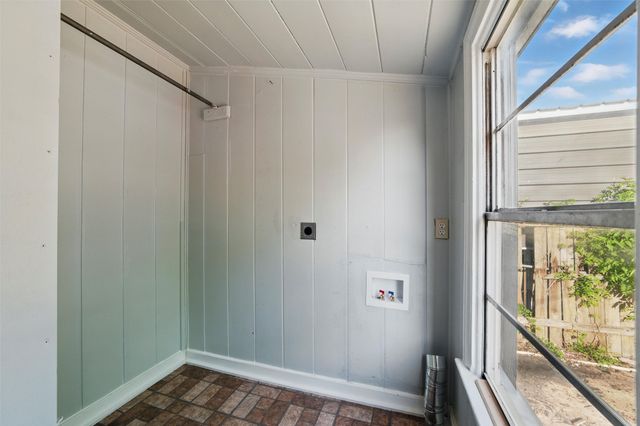 1101 Melbourne Avenue, Dallas, TX 75224