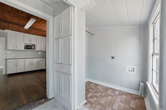 1101 Melbourne Avenue, Dallas, TX 75224