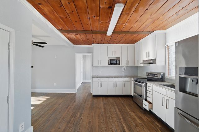 1101 Melbourne Avenue, Dallas, TX 75224
