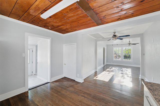 1101 Melbourne Avenue, Dallas, TX 75224