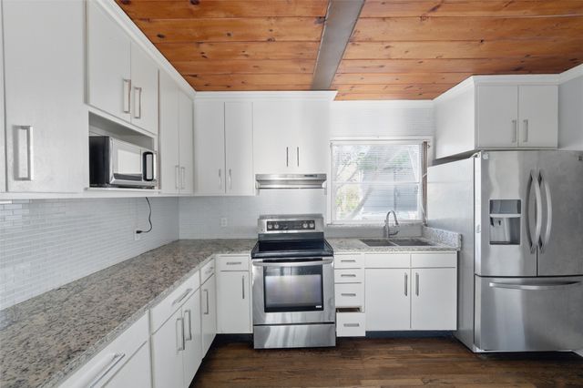 1101 Melbourne Avenue, Dallas, TX 75224