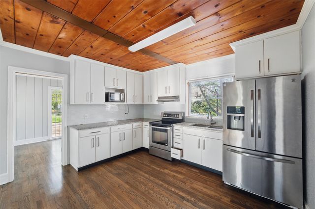 1101 Melbourne Avenue, Dallas, TX 75224