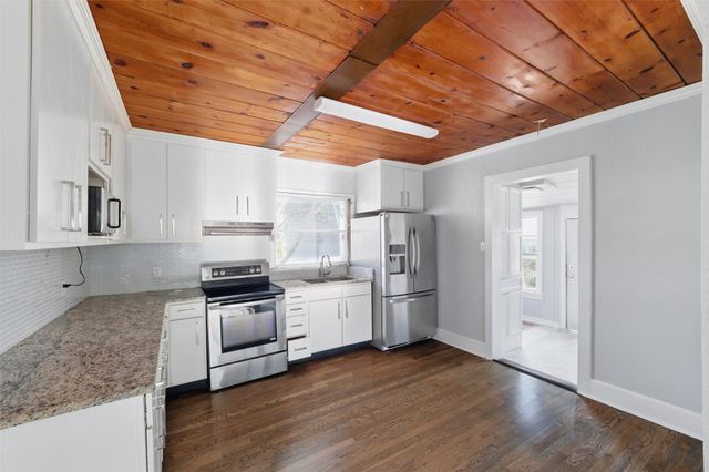 1101 Melbourne Avenue, Dallas, TX 75224