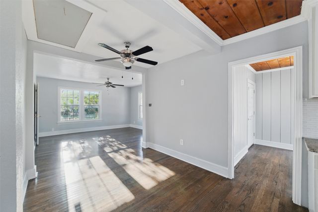 1101 Melbourne Avenue, Dallas, TX 75224
