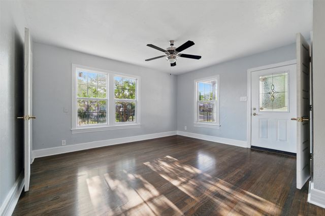1101 Melbourne Avenue, Dallas, TX 75224