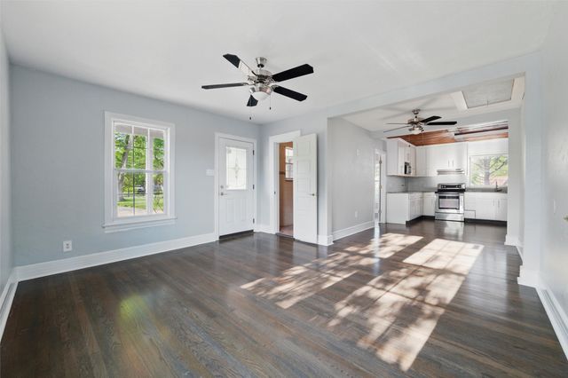 1101 Melbourne Avenue, Dallas, TX 75224