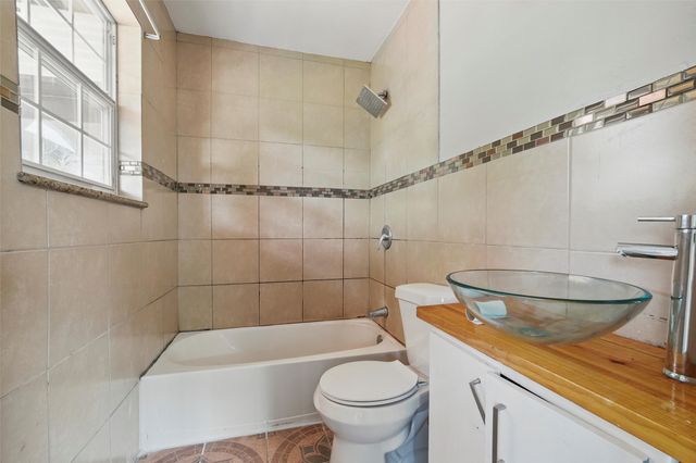 1101 Melbourne Avenue, Dallas, TX 75224