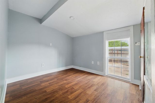 1101 Melbourne Avenue, Dallas, TX 75224