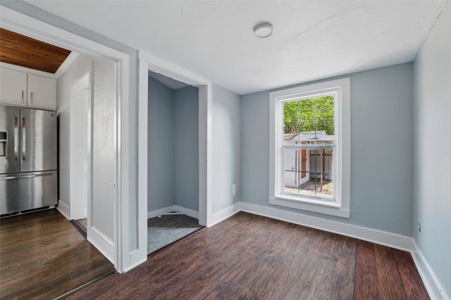 1101 Melbourne Avenue, Dallas, TX 75224