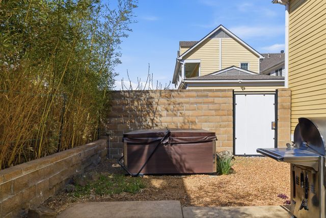 837 HARBOR ISLE CIR E, Memphis, TN 38103