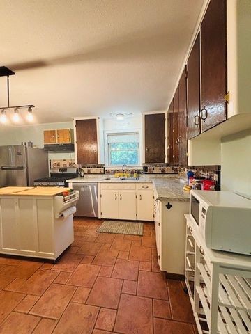 2802 Honeysuckle Lane, Russellville, AR 72801