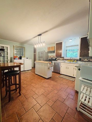 2802 Honeysuckle Lane, Russellville, AR 72801