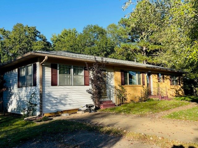 2802 Honeysuckle Lane, Russellville, AR 72801