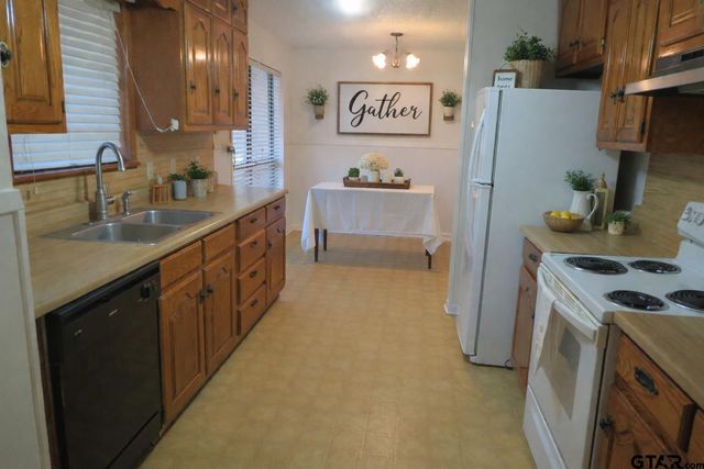 543 CR 2940 (Golden), Alba, TX 75410