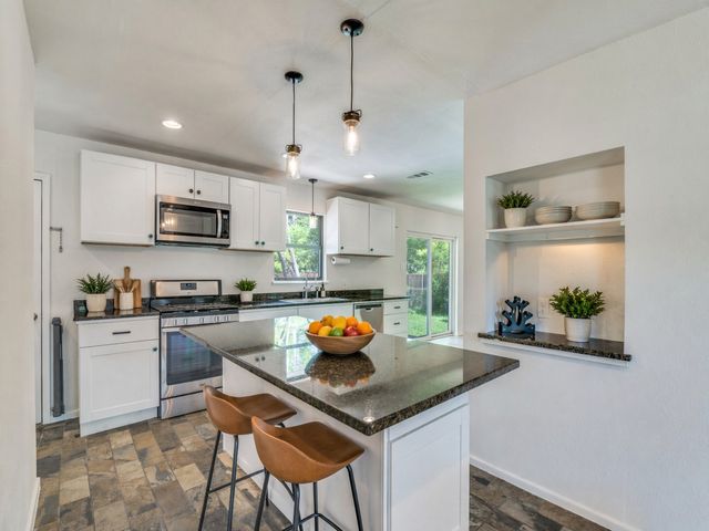 2315 Inadale Avenue, Dallas, TX 75228