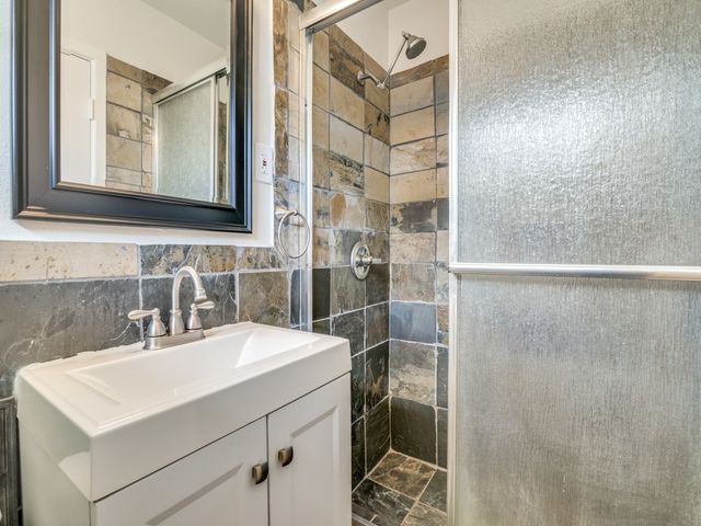 2315 Inadale Avenue, Dallas, TX 75228