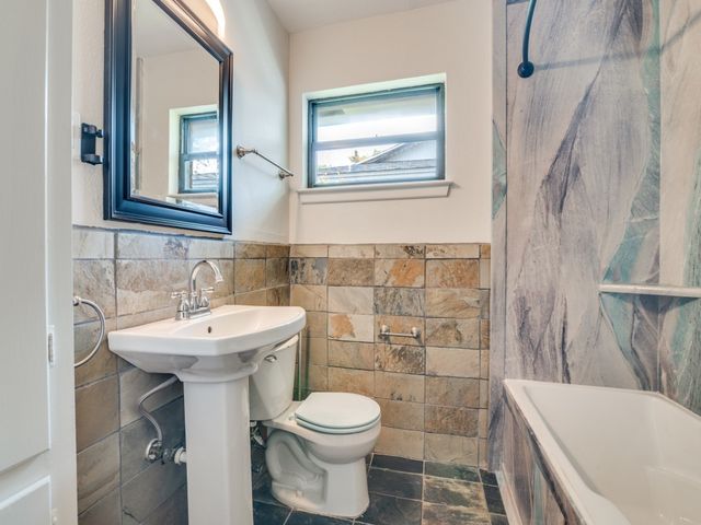 2315 Inadale Avenue, Dallas, TX 75228