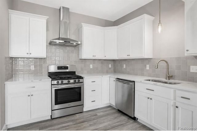 2255 Gilder Drive, Howell, MI 48843