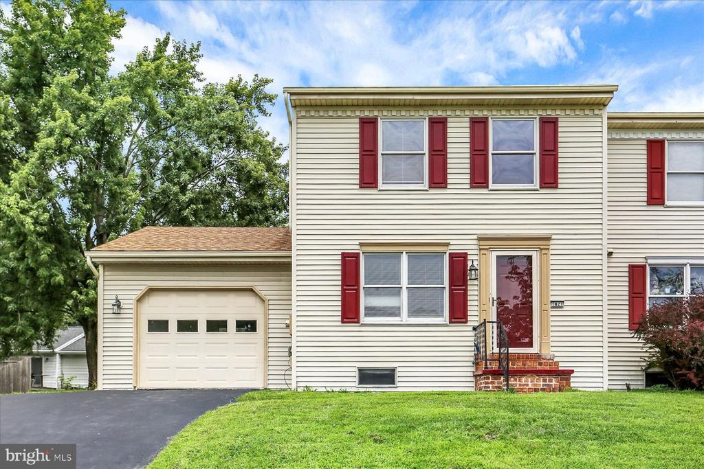 1821 LEXINGTON AVE, Middletown, PA 17057