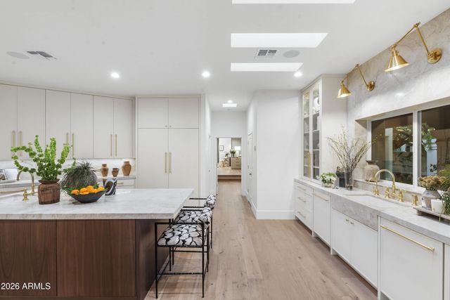 8119 E FOOTHILLS Drive, Scottsdale, AZ 85255