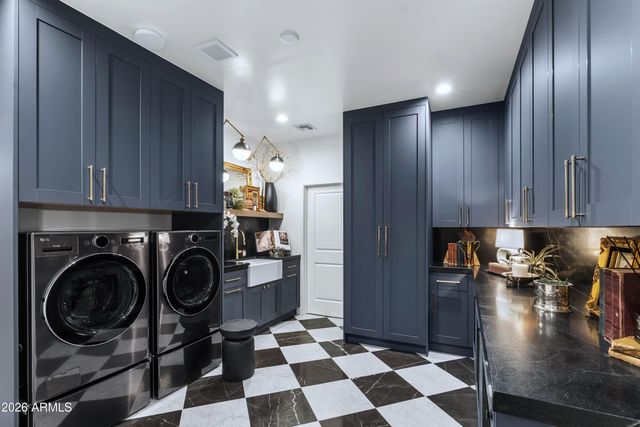 8119 E FOOTHILLS Drive, Scottsdale, AZ 85255