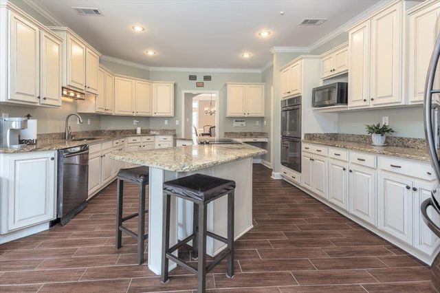 2400 HALLE PKY, Collierville, TN 38017