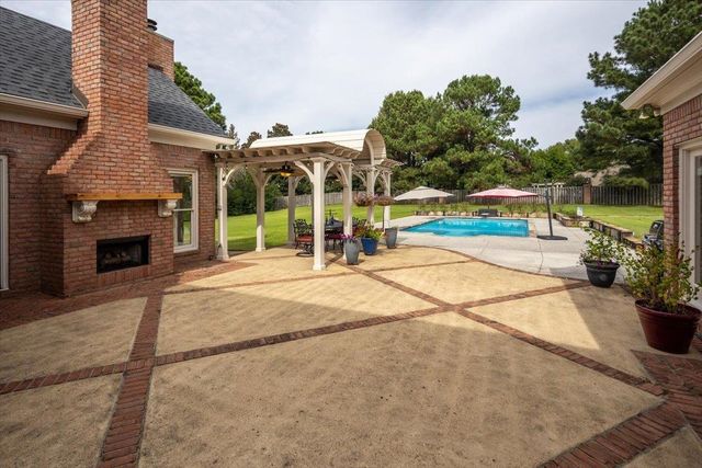 2400 HALLE PKY, Collierville, TN 38017