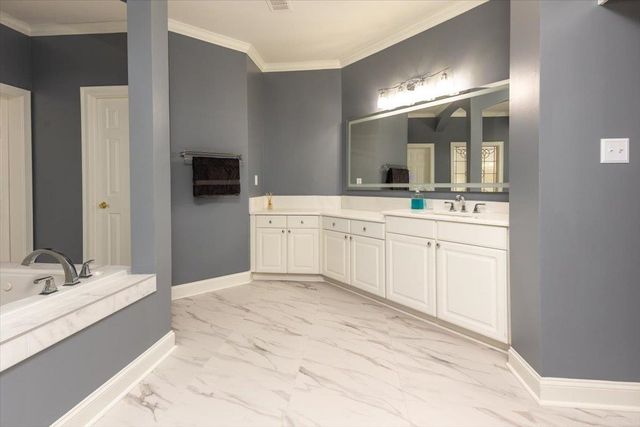 2400 HALLE PKY, Collierville, TN 38017