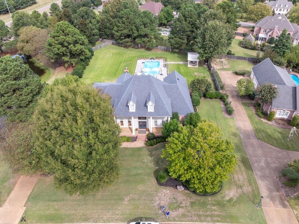 2400 HALLE PKY, Collierville, TN 38017