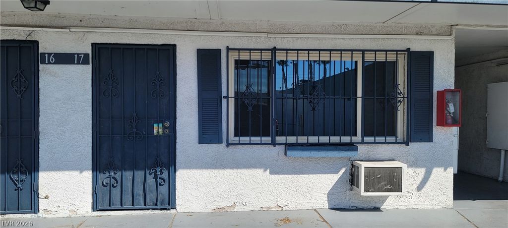 4600 Paradise Road 17, Las Vegas, NV 89169