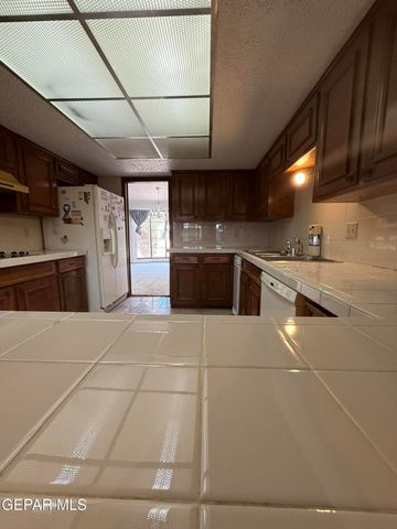 1709 BRUCE DEVLIN Drive, El Paso, TX 79935