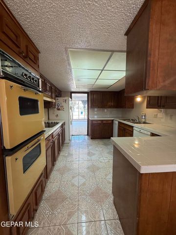 1709 BRUCE DEVLIN Drive, El Paso, TX 79935