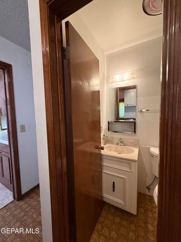 1709 BRUCE DEVLIN Drive, El Paso, TX 79935