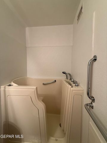 1709 BRUCE DEVLIN Drive, El Paso, TX 79935