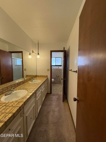1709 BRUCE DEVLIN Drive, El Paso, TX 79935