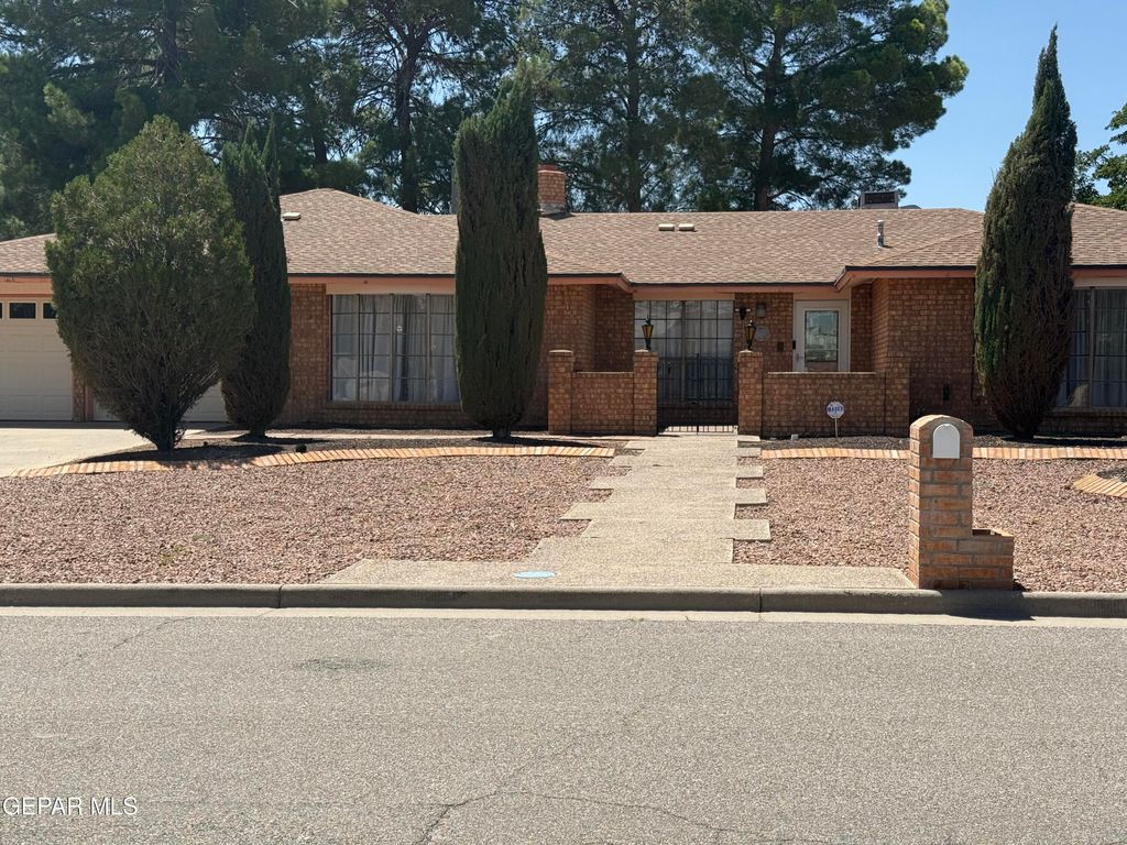 1709 BRUCE DEVLIN Drive, El Paso, TX 79935