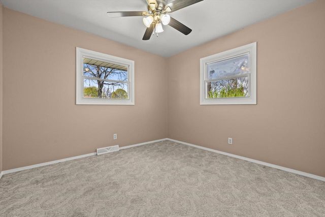 3317 Kennsington Square ROAD, Sturtevant, WI 53177