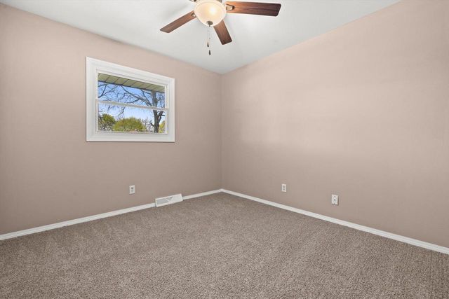 3317 Kennsington Square ROAD, Sturtevant, WI 53177