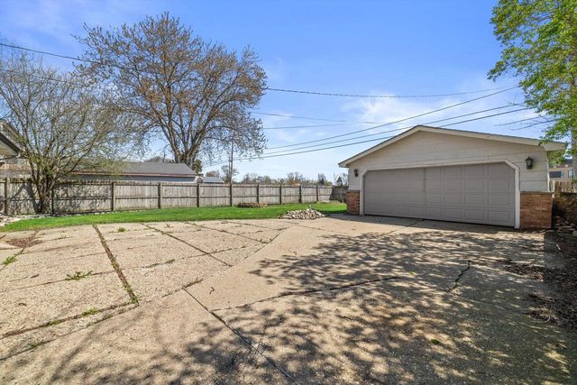 3317 Kennsington Square ROAD, Sturtevant, WI 53177