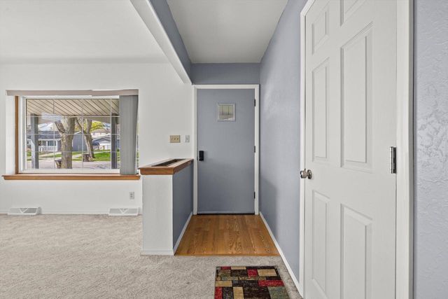 3317 Kennsington Square ROAD, Sturtevant, WI 53177