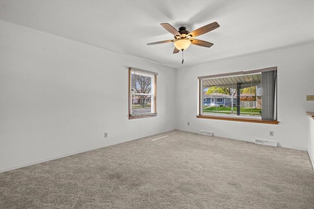 3317 Kennsington Square ROAD, Sturtevant, WI 53177