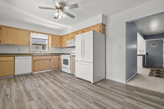 3317 Kennsington Square ROAD, Sturtevant, WI 53177