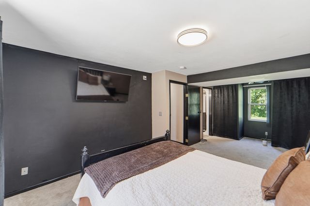 5710 SW 4th Street, Des Moines, IA 50315