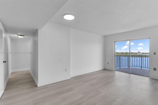 11930 N Bayshore Dr 704, North Miami, FL 33181