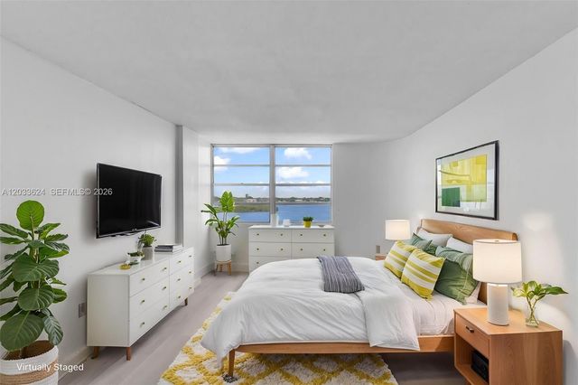 11930 N Bayshore Dr 704, North Miami, FL 33181