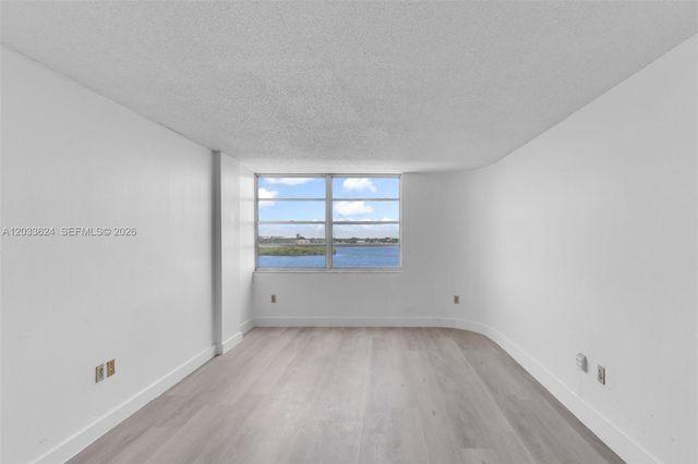 11930 N Bayshore Dr 704, North Miami, FL 33181