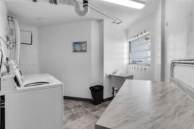11930 N Bayshore Dr 704, North Miami, FL 33181