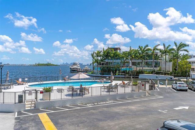 11930 N Bayshore Dr 704, North Miami, FL 33181