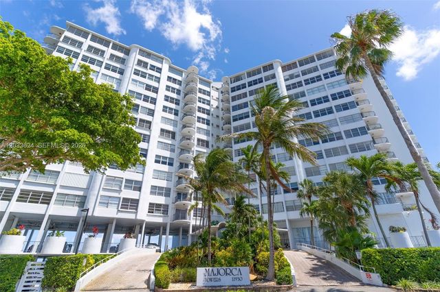 11930 N Bayshore Dr 704, North Miami, FL 33181